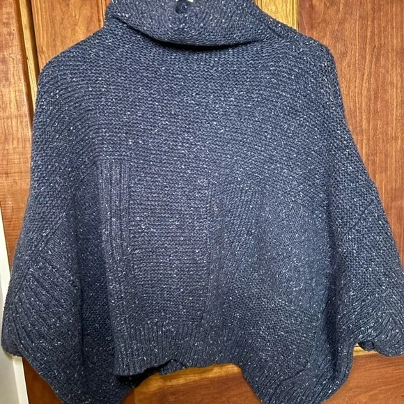 ⛰️ DKNY Cropped Women’s Sweater - size small​