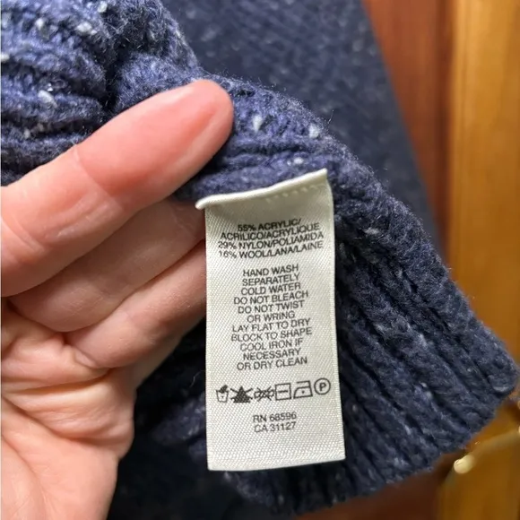 ⛰️ DKNY Cropped Women’s Sweater - size small​