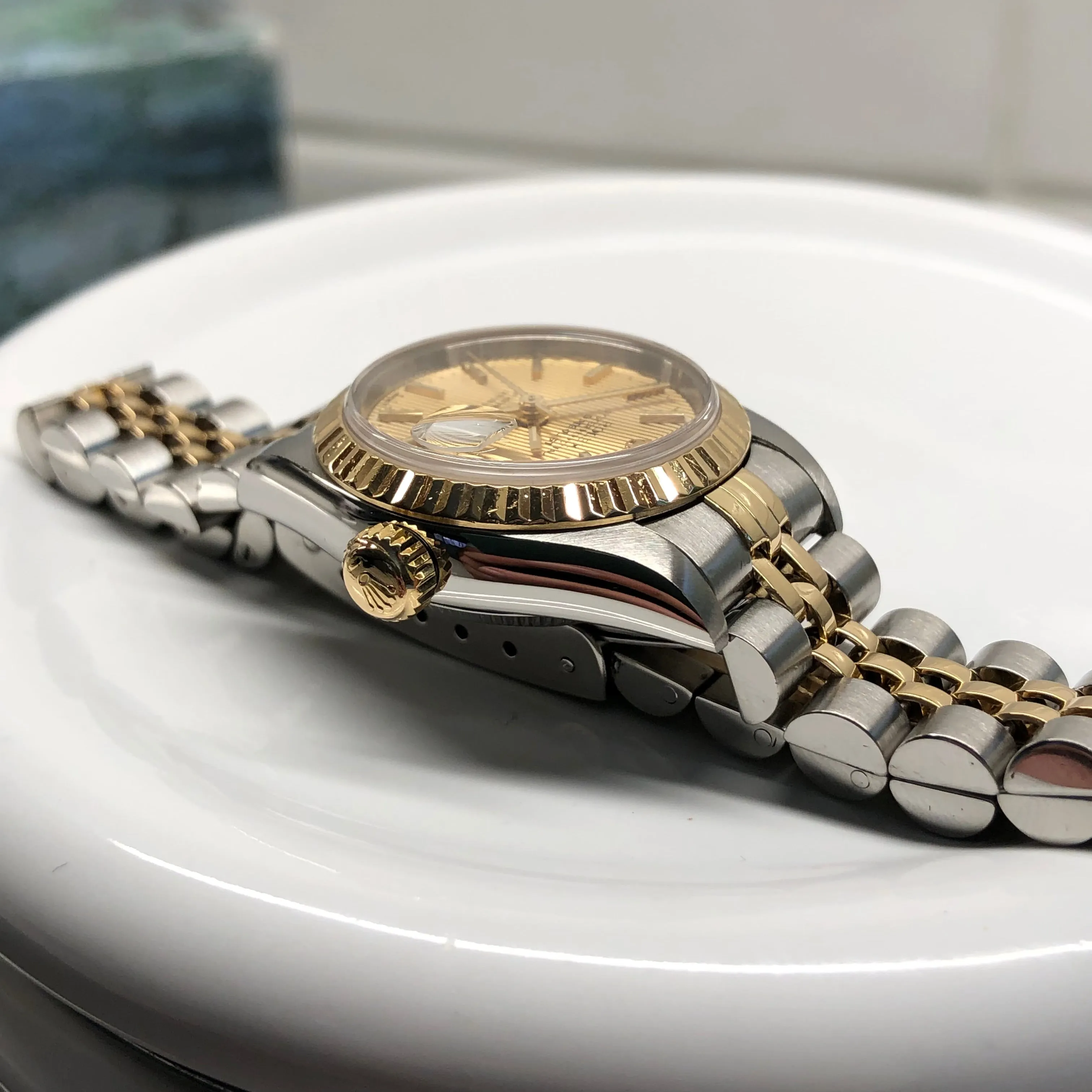 1995 Rolex Datejust 69173 Two Tone Jubilee Champagne Tapestry Dial Ladies Wristwatch Box Papers