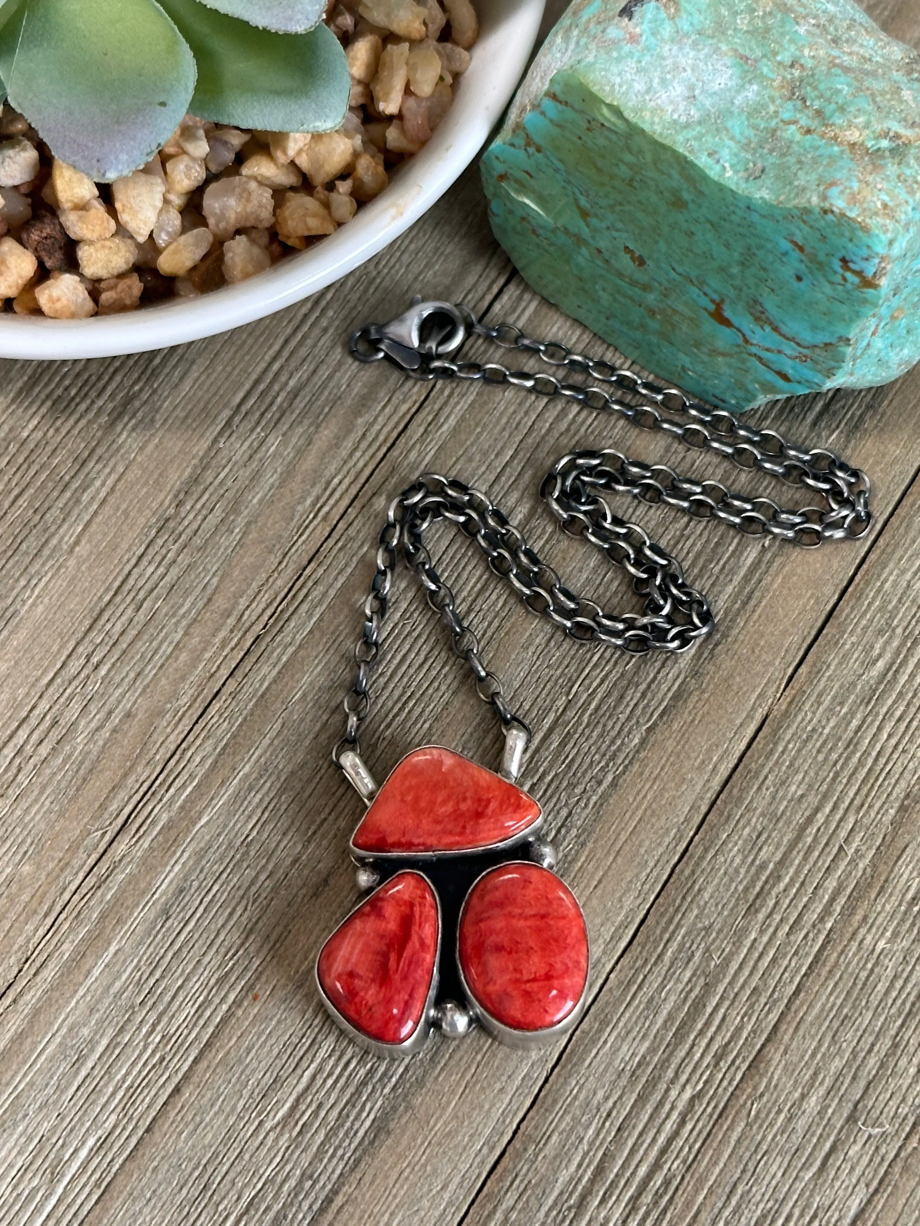 3 Stone Spiny Fixed Pendant Necklace