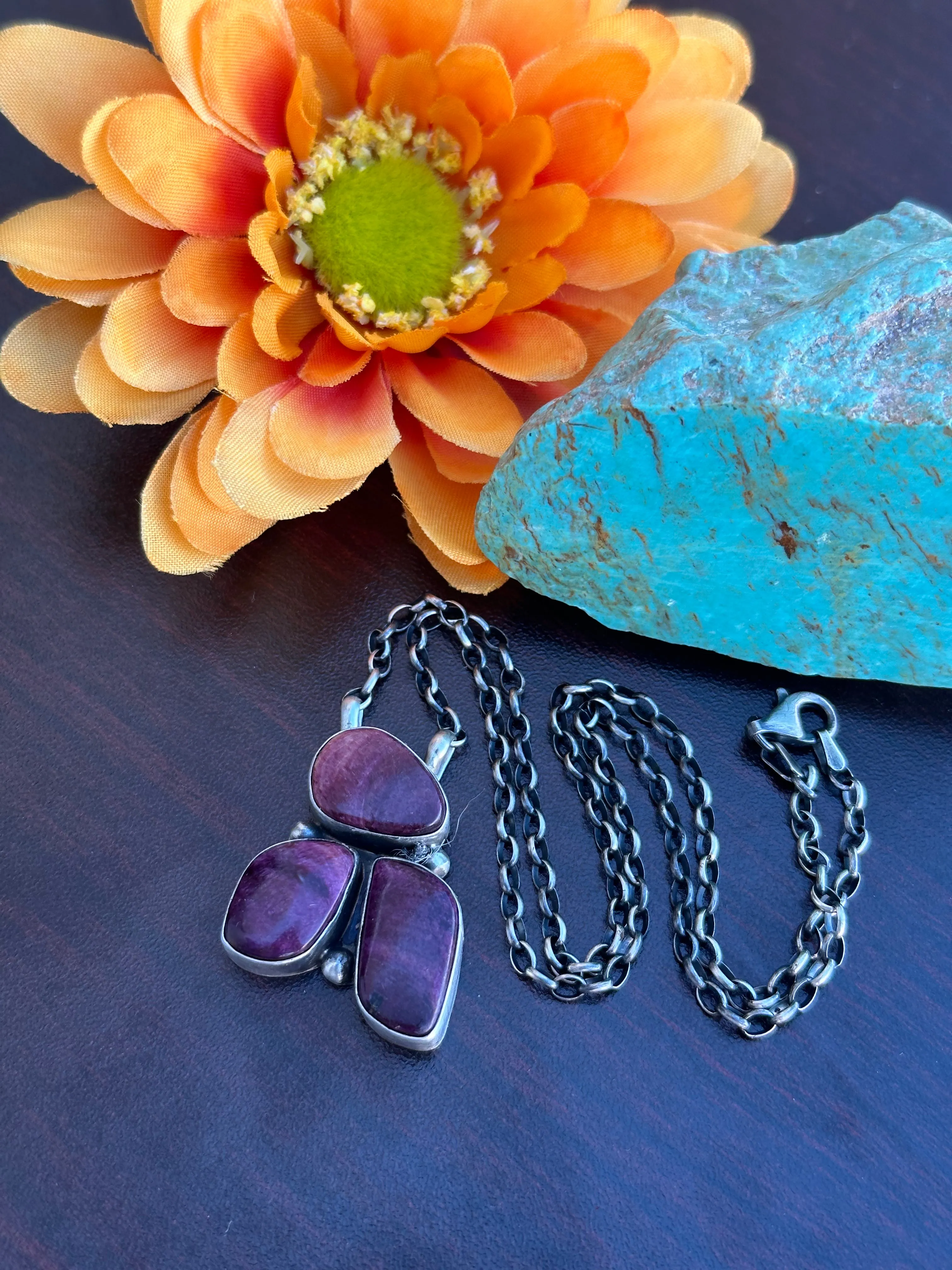 3 Stone Spiny Fixed Pendant Necklace