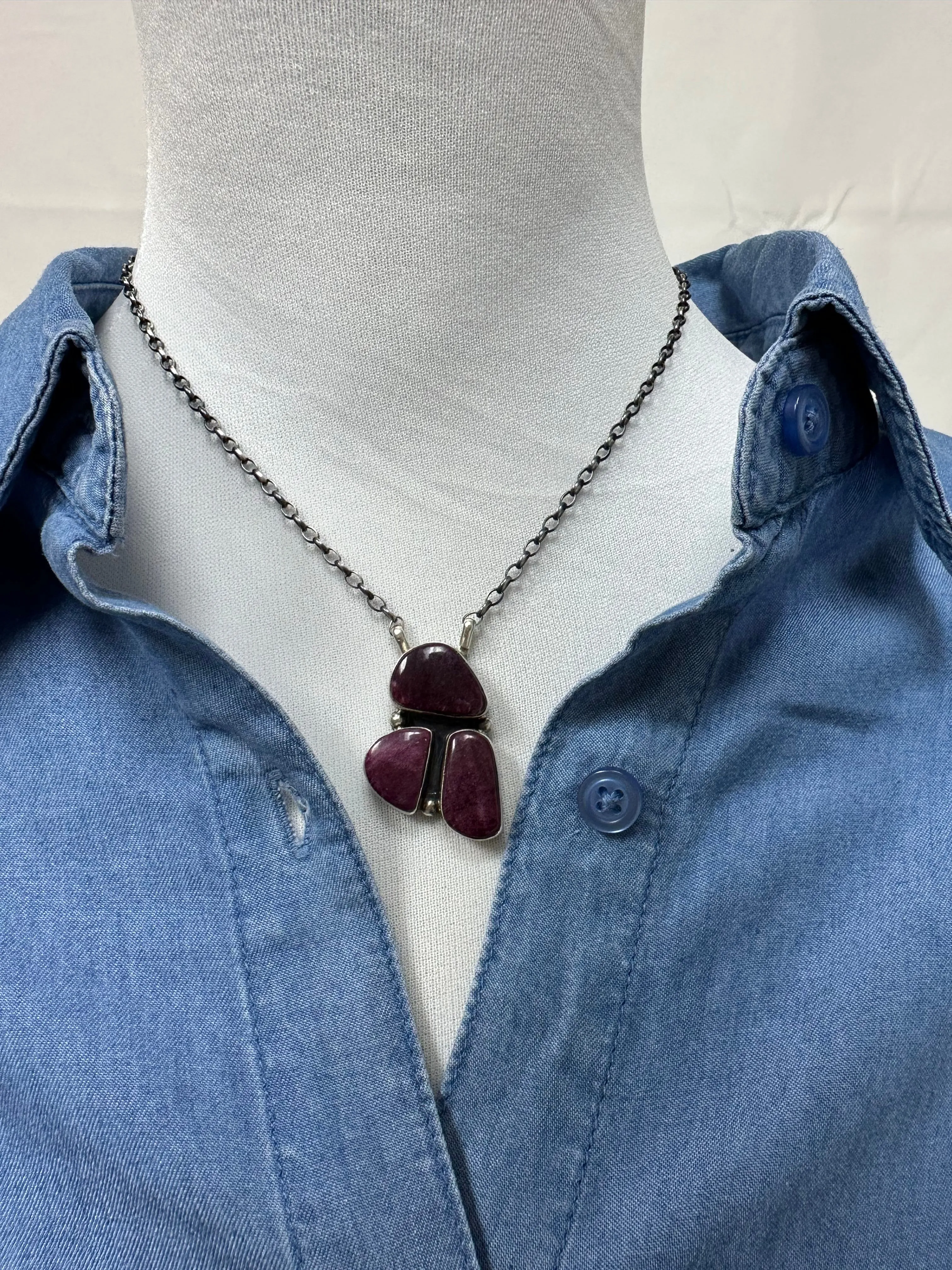 3 Stone Spiny Fixed Pendant Necklace