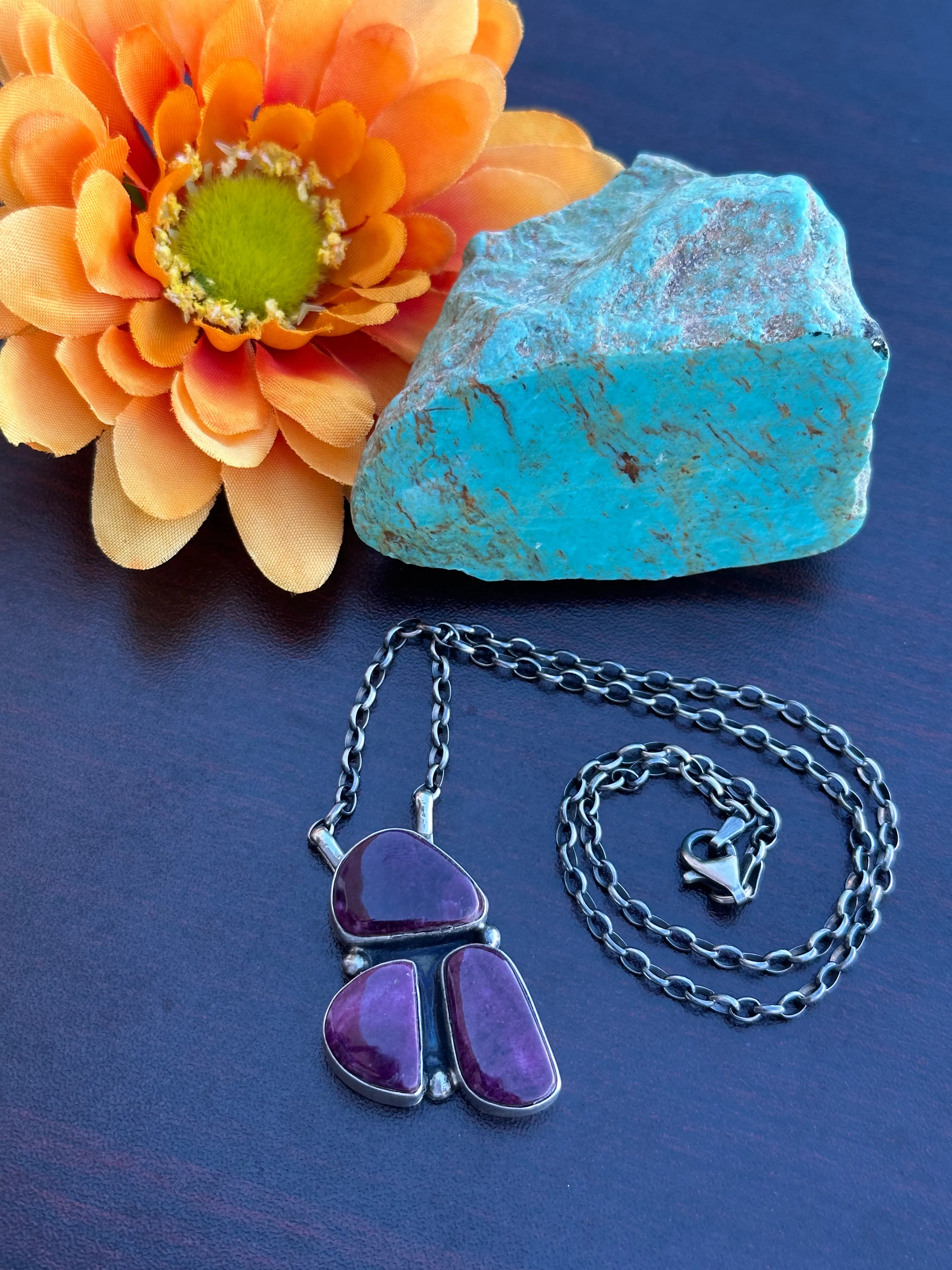 3 Stone Spiny Fixed Pendant Necklace