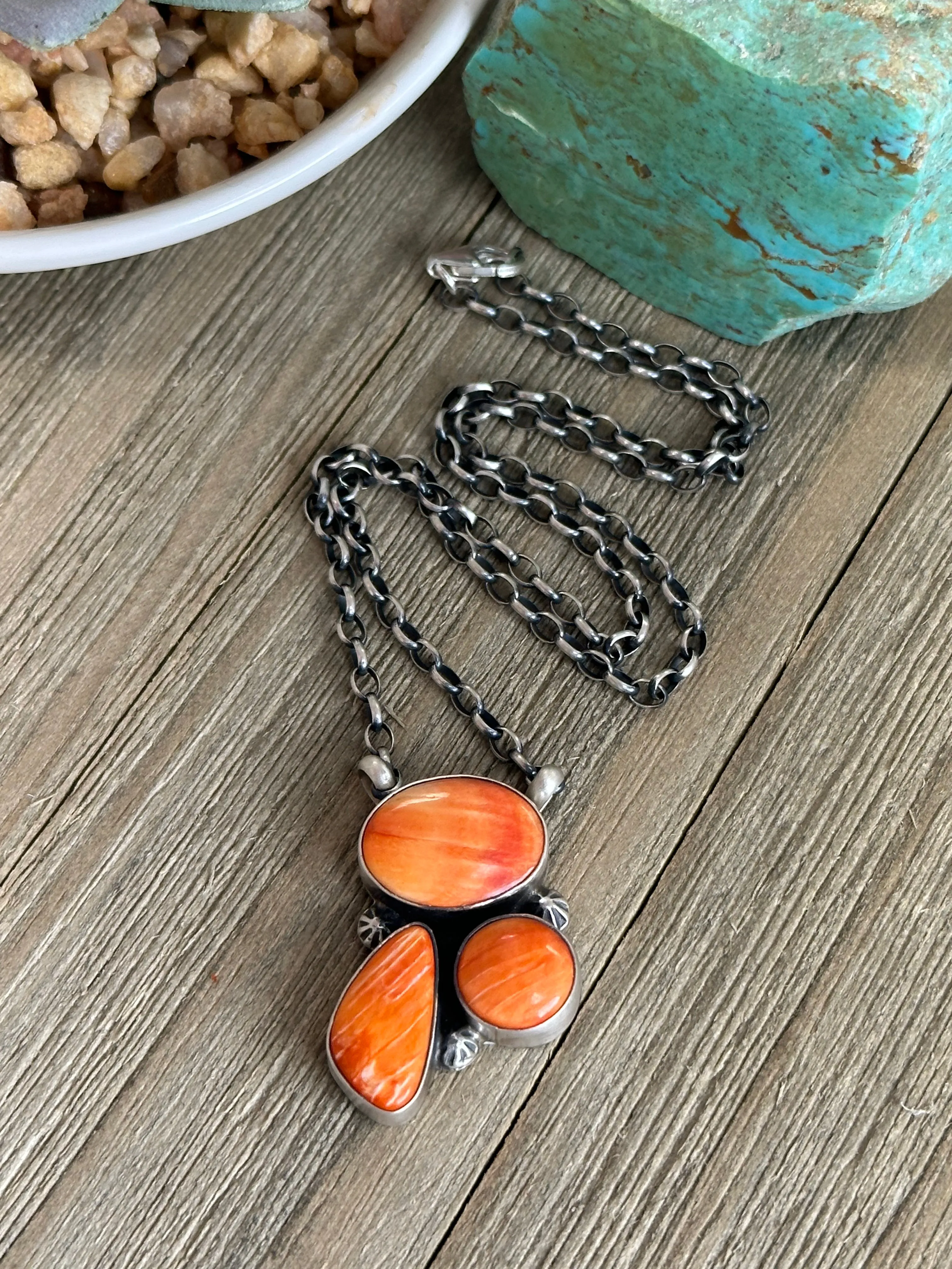 3 Stone Spiny Fixed Pendant Necklace