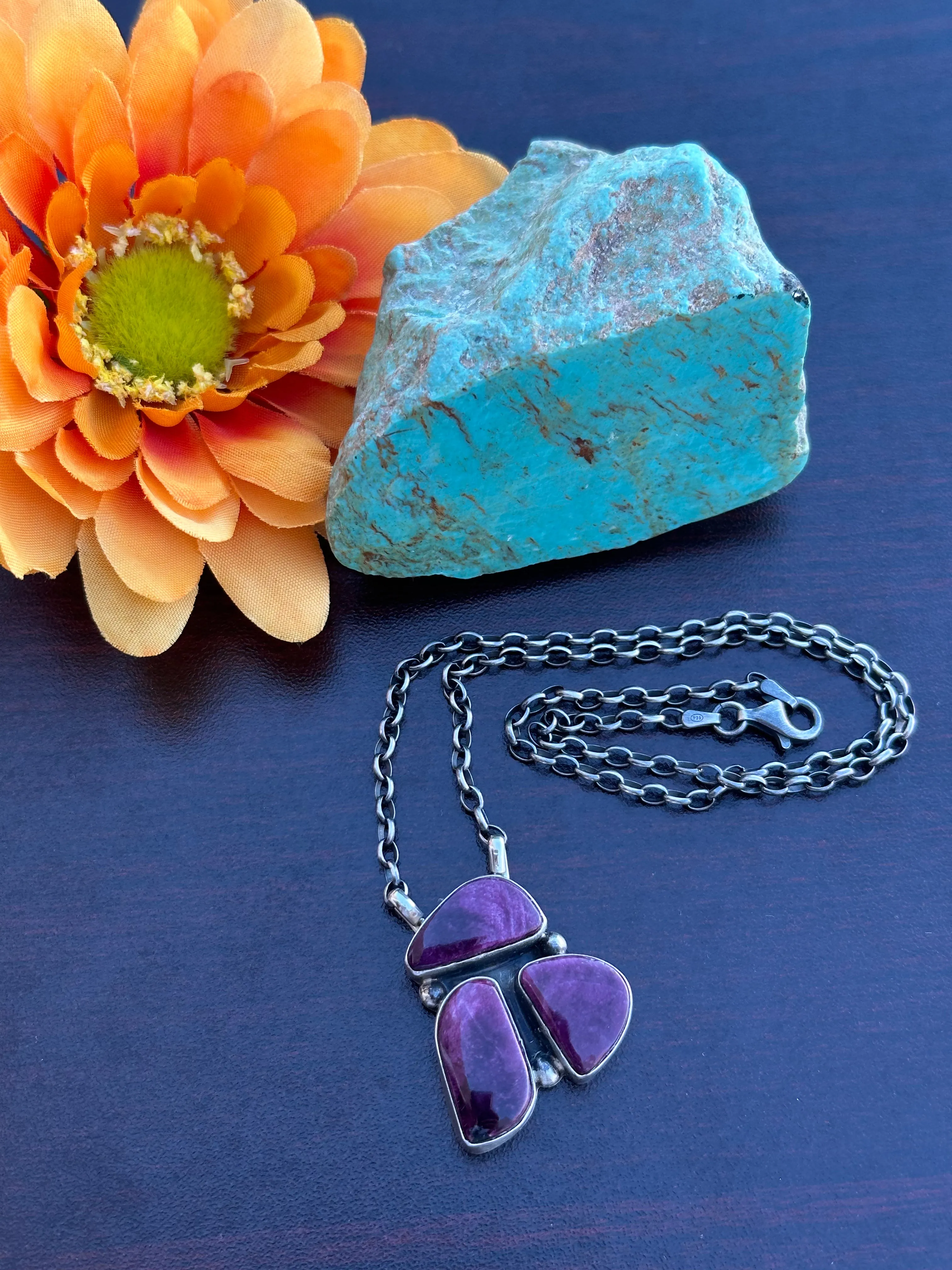 3 Stone Spiny Fixed Pendant Necklace