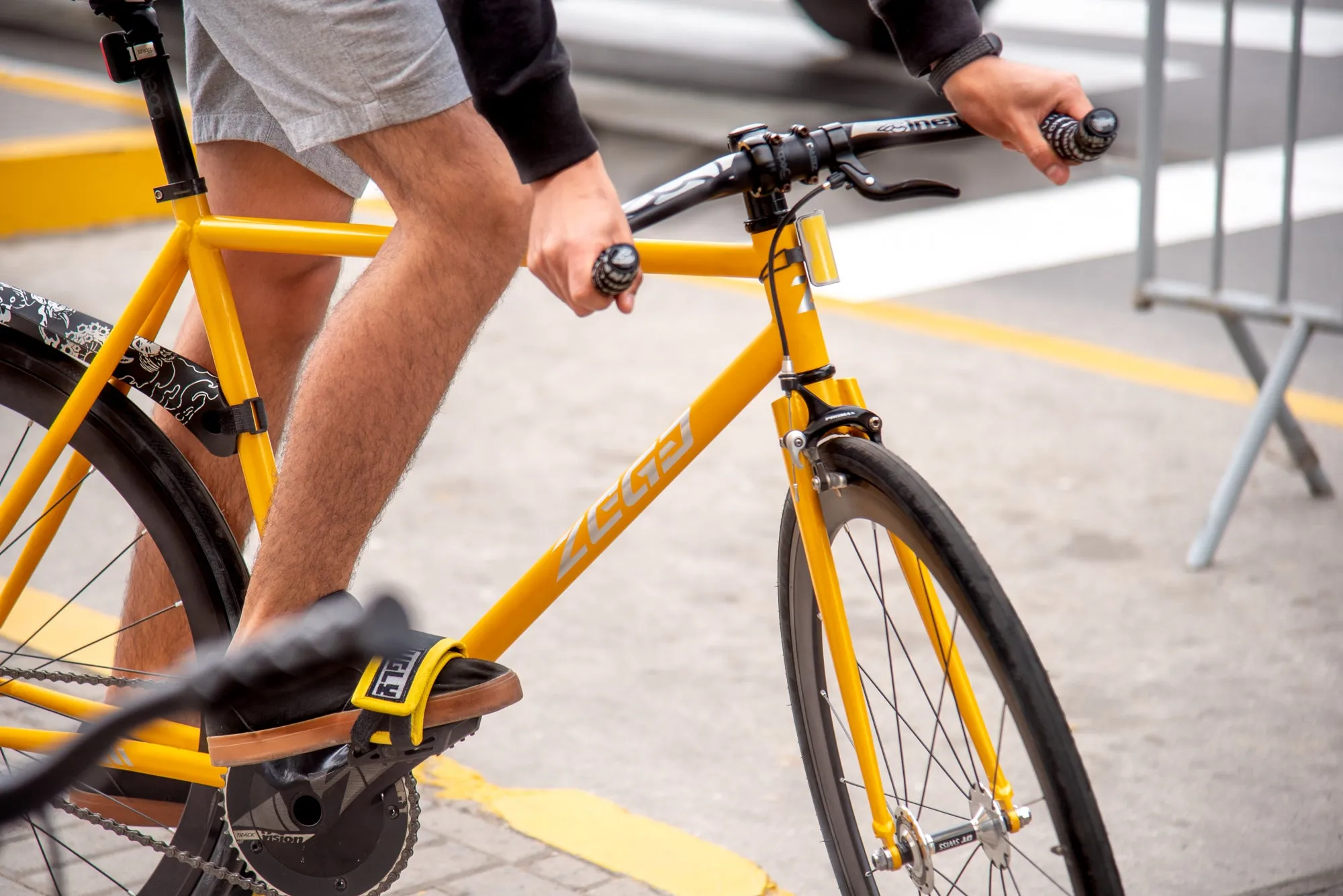 Bicicleta - Zega Fija 2Tone Amarillocaramelo/ Yema