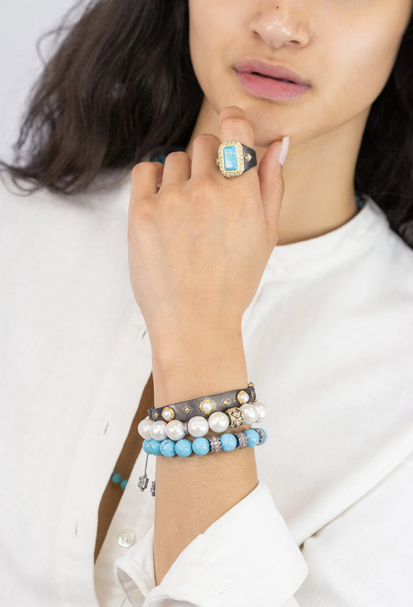 BLUE MAGNESITE PULL BRACELET
