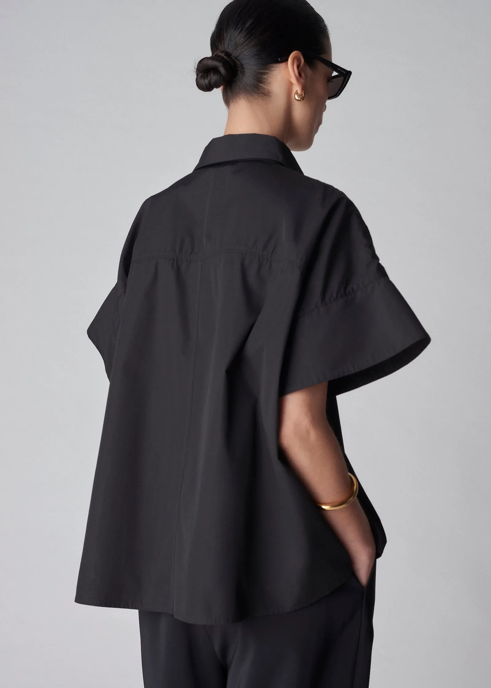 Boxy Short Sleeve Shirt in Cotton Poplin - Black