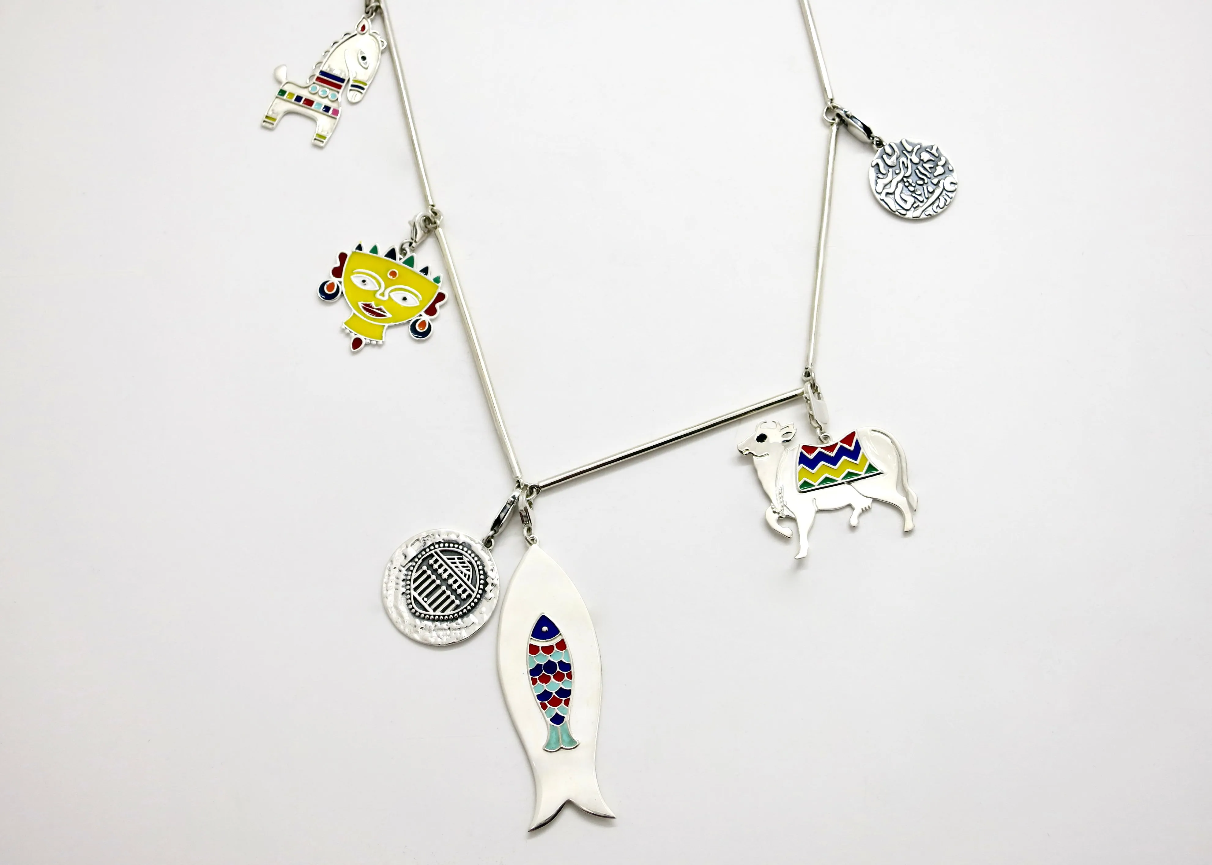 Chic, long, tubular linked necklace