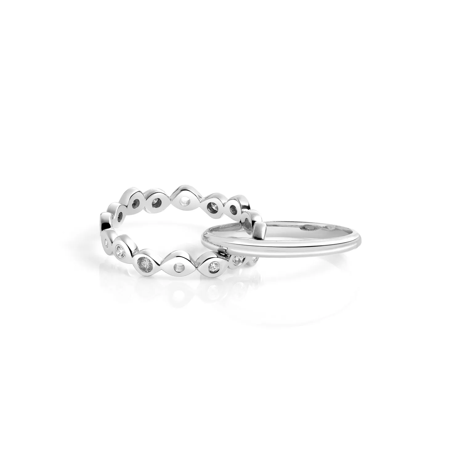 Connected Rolling Ring Bands with Diamonds