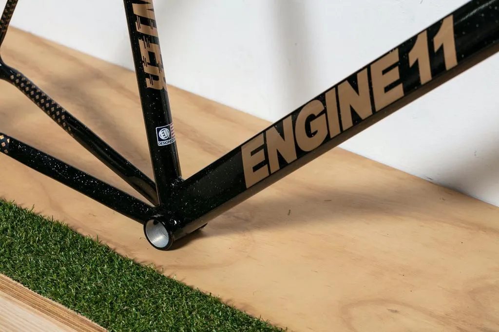 Engine11 Sprinter Track Frame - Black Speckle & Gold - Large
