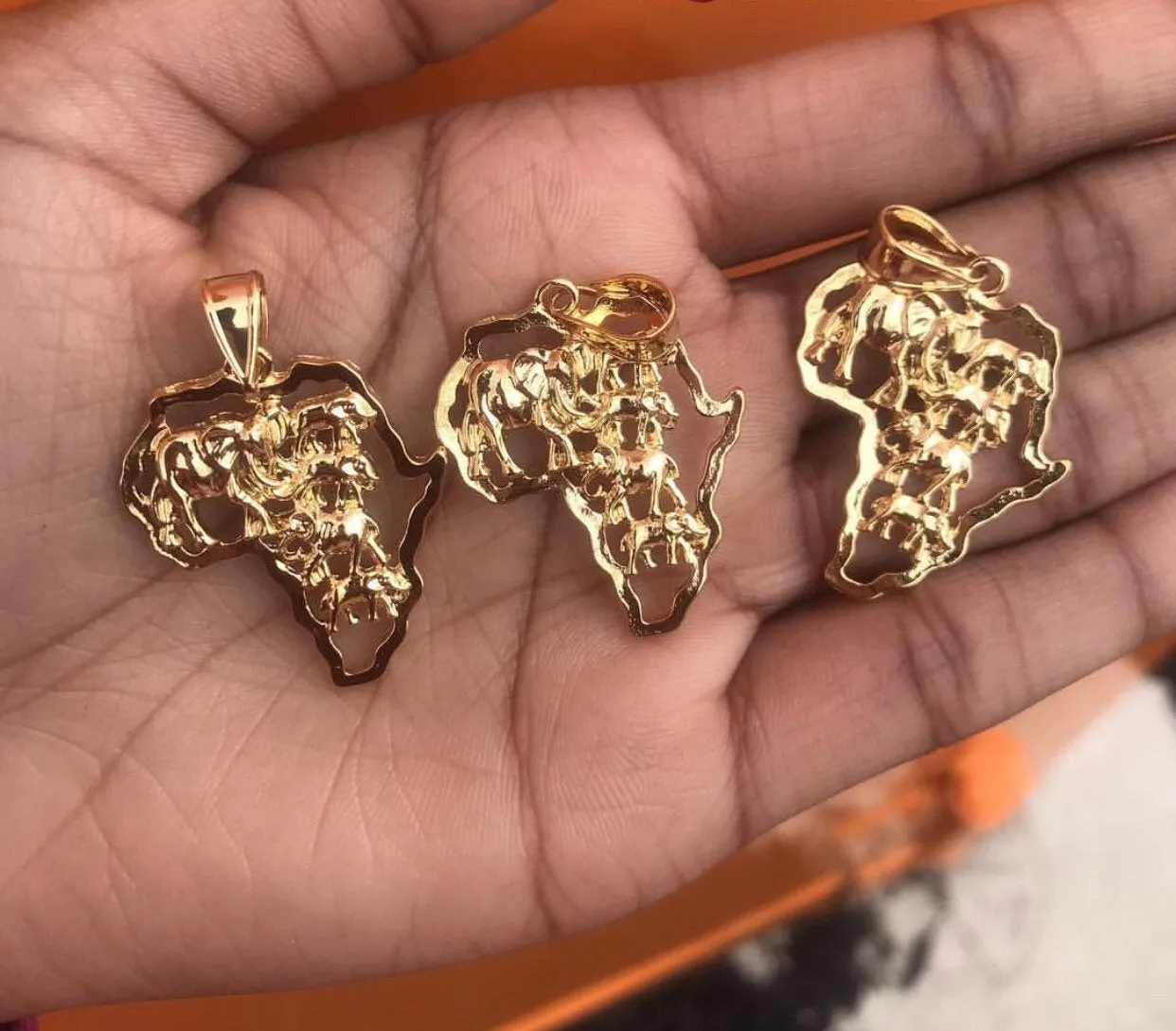 Ephant necklace set , 2 piece 18k gold plated heart africa and elephant charm set