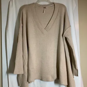 Free People 'Orion' beige V neck boxy fit tunic sweater