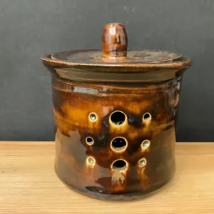 Garlic Keeper in Brown Glaze