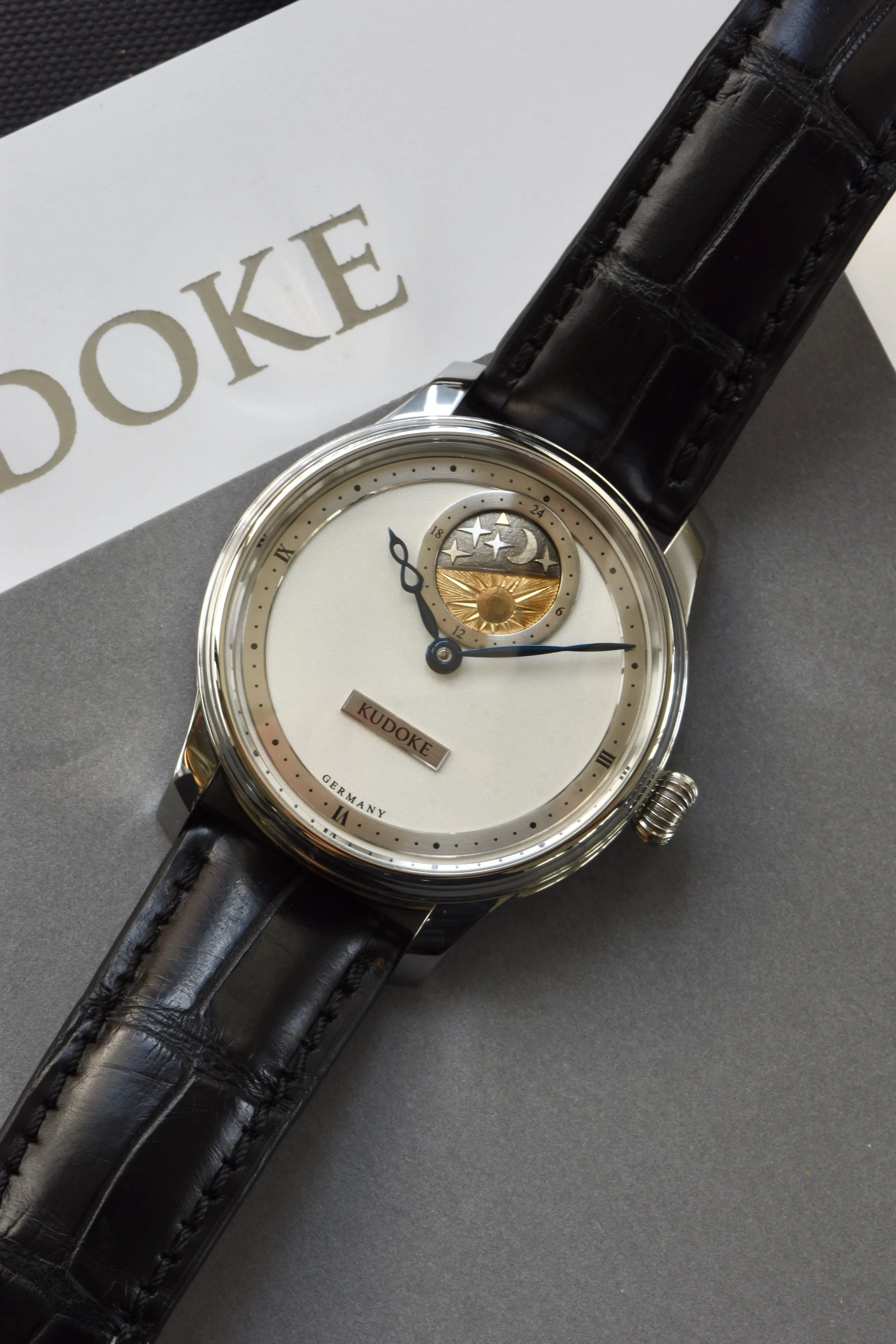 Kudoke 2, Steel/White