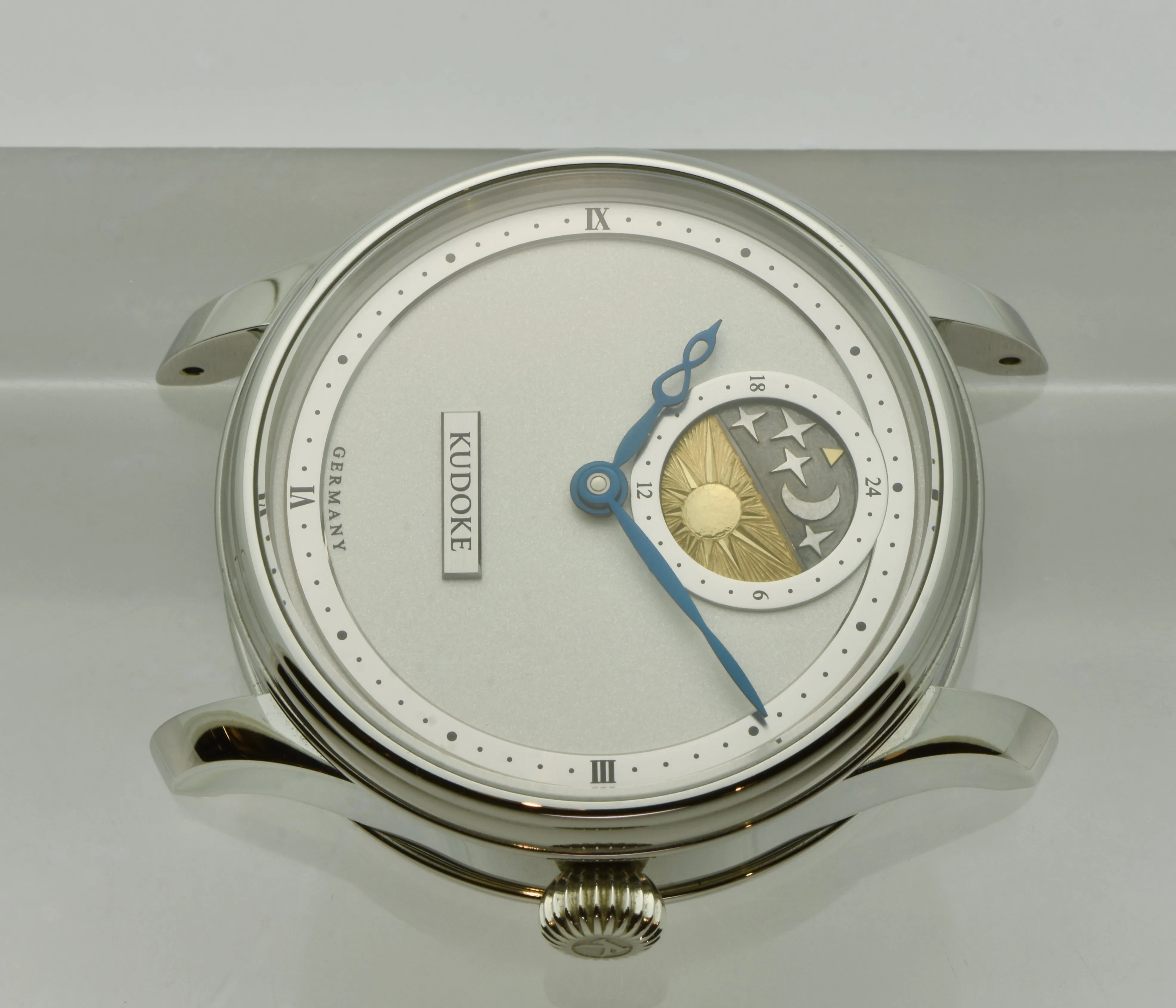 Kudoke 2, Steel/White