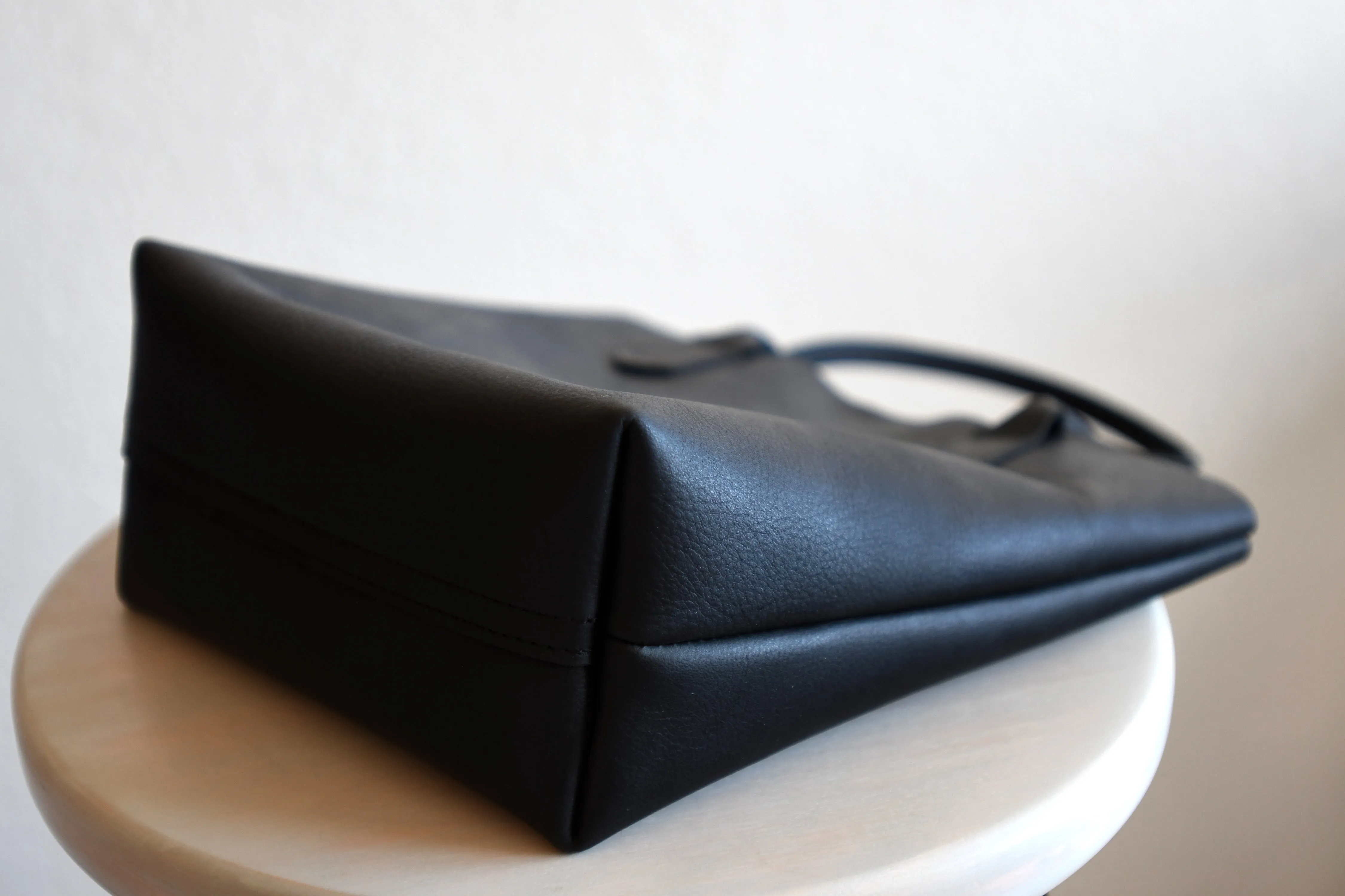 Leather Market Tote Bag in Deep Black Kodiak Leather