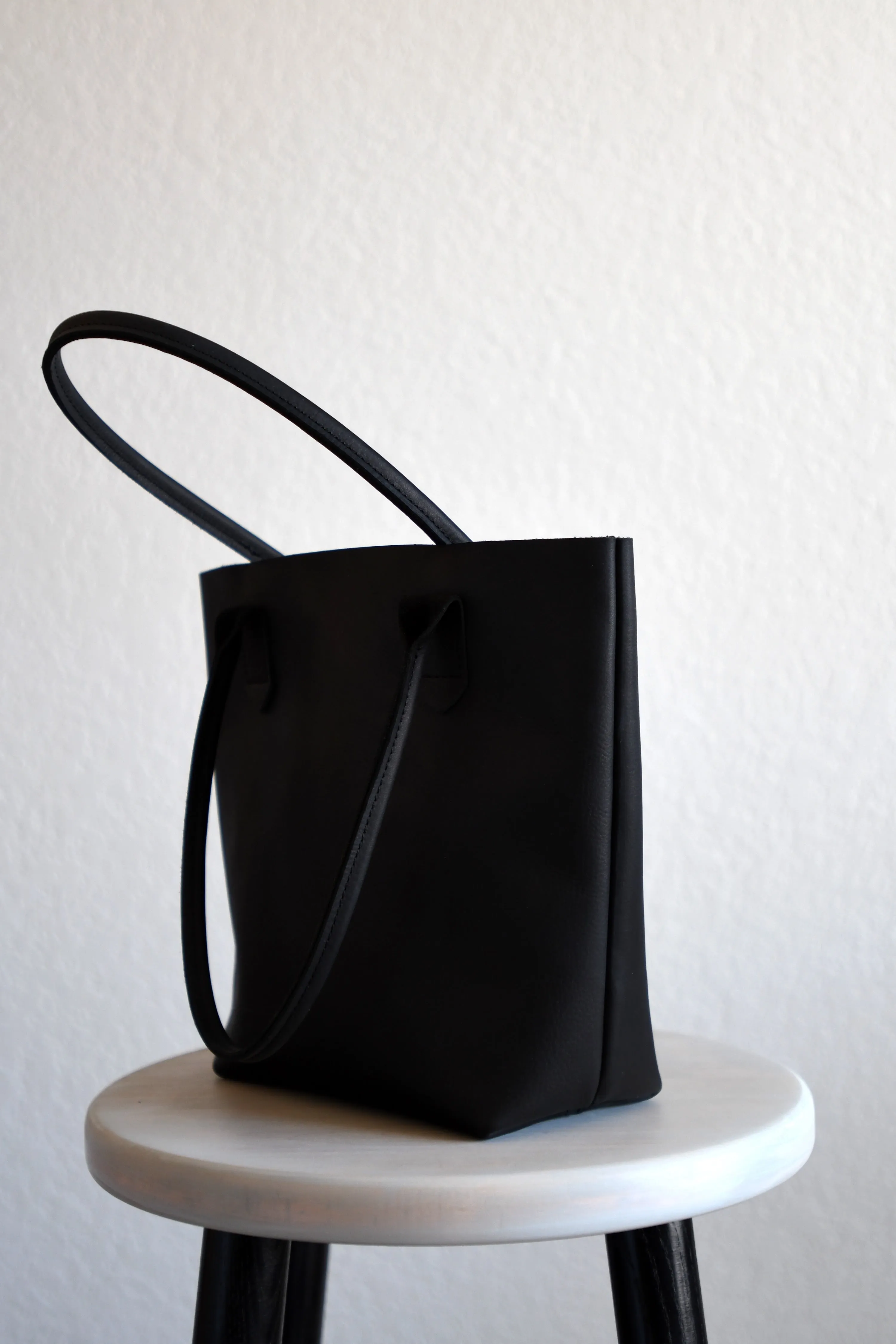 Leather Market Tote Bag in Deep Black Kodiak Leather