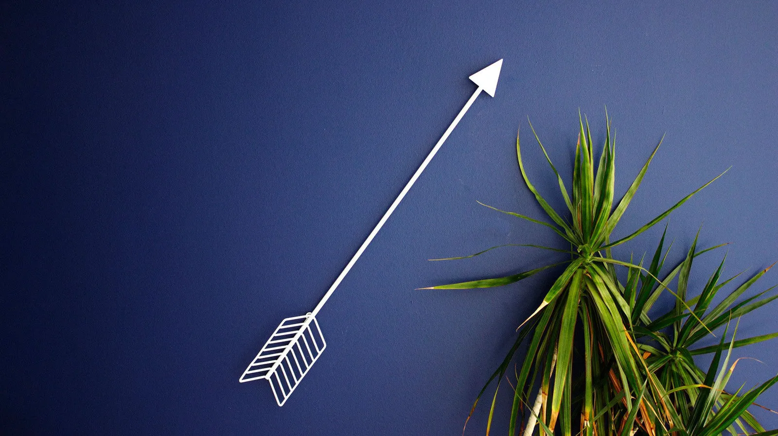 Modern Arrow White