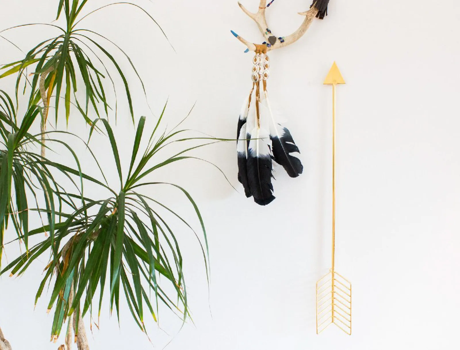 Modern Arrow White