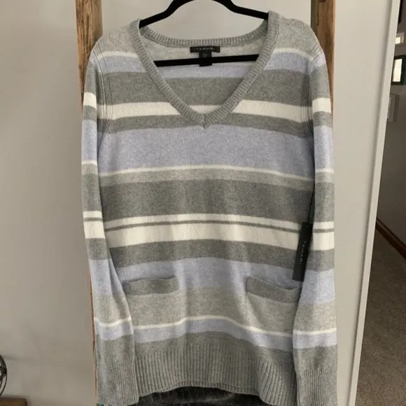 NWT Tahari Striped V-Neck Pocketed Sweater