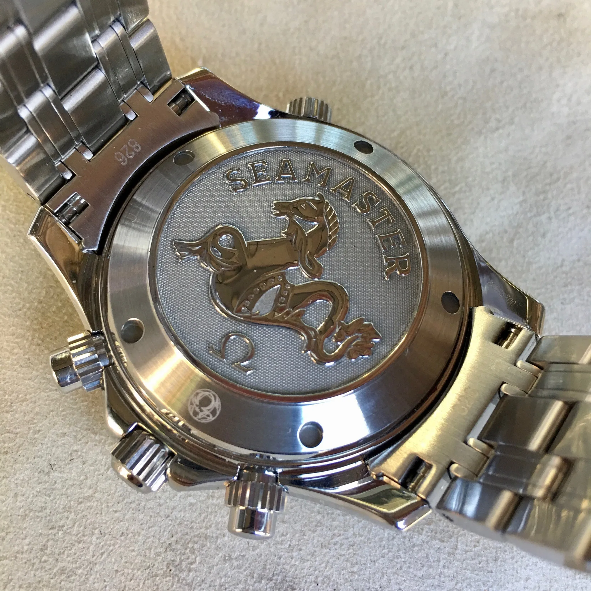 Omega Seamaster 2225.80 Professional Chronograph James Bond Full Set Watch