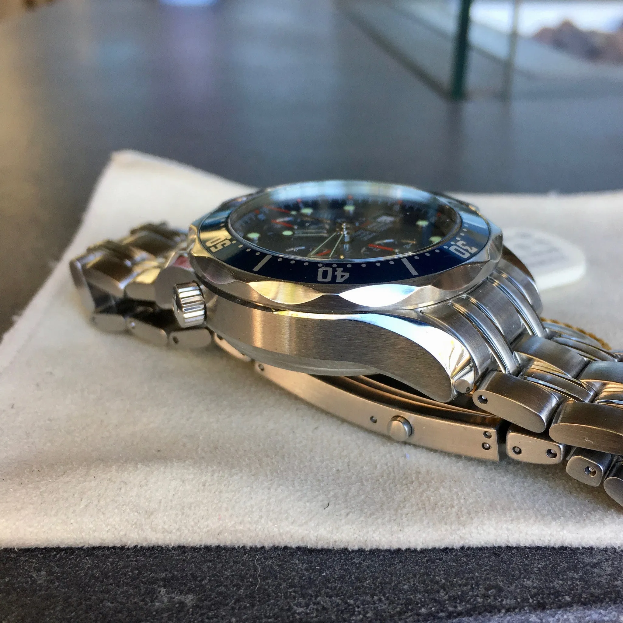 Omega Seamaster 2225.80 Professional Chronograph James Bond Full Set Watch