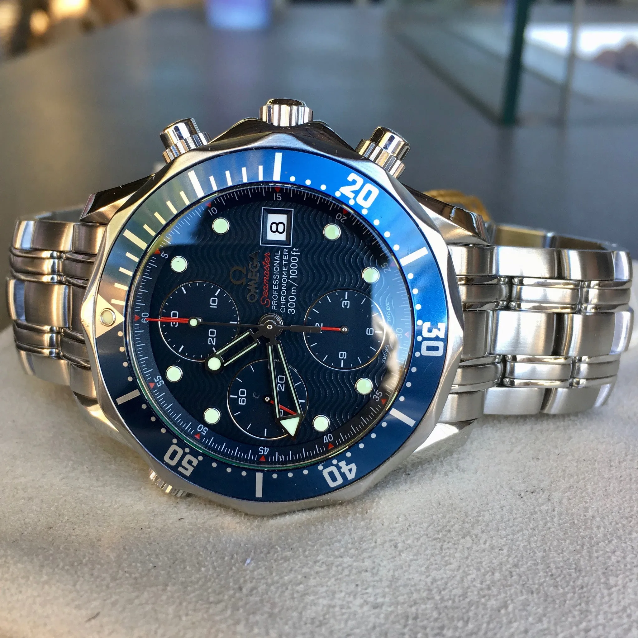 Omega Seamaster 2225.80 Professional Chronograph James Bond Full Set Watch