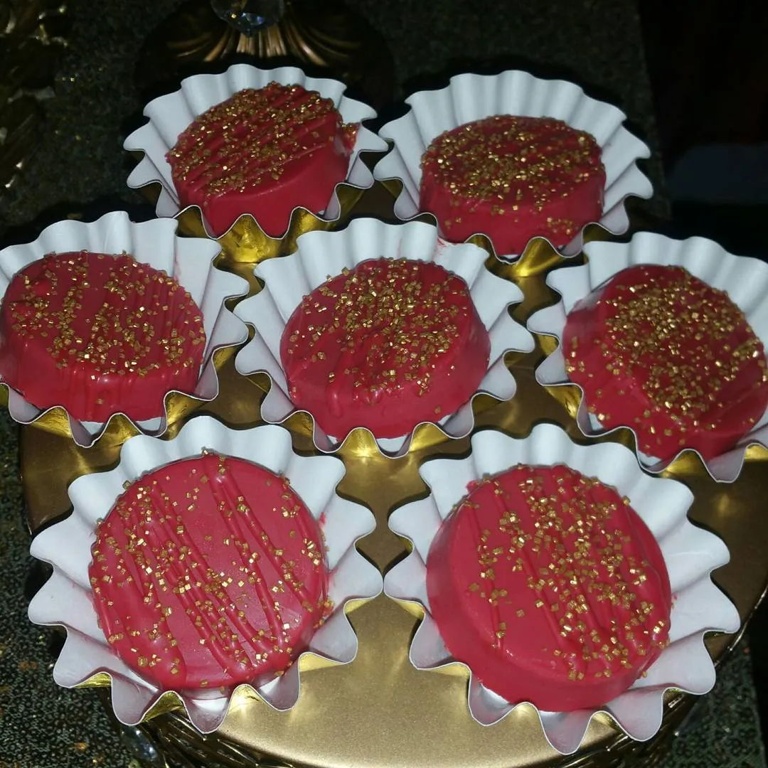 Oreo Cookies - Chocolate Covered/Dipped (Red & Gold)
