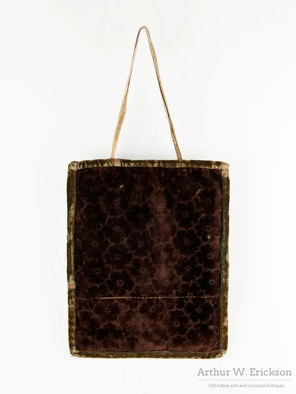 Plateau Beaded Flat Bag with Dusty Rose Background
