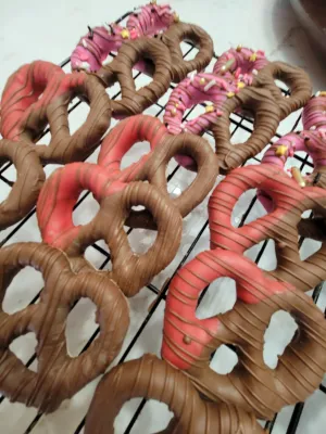 Pretzel - Chocolate Covered/Dipped (7pc)