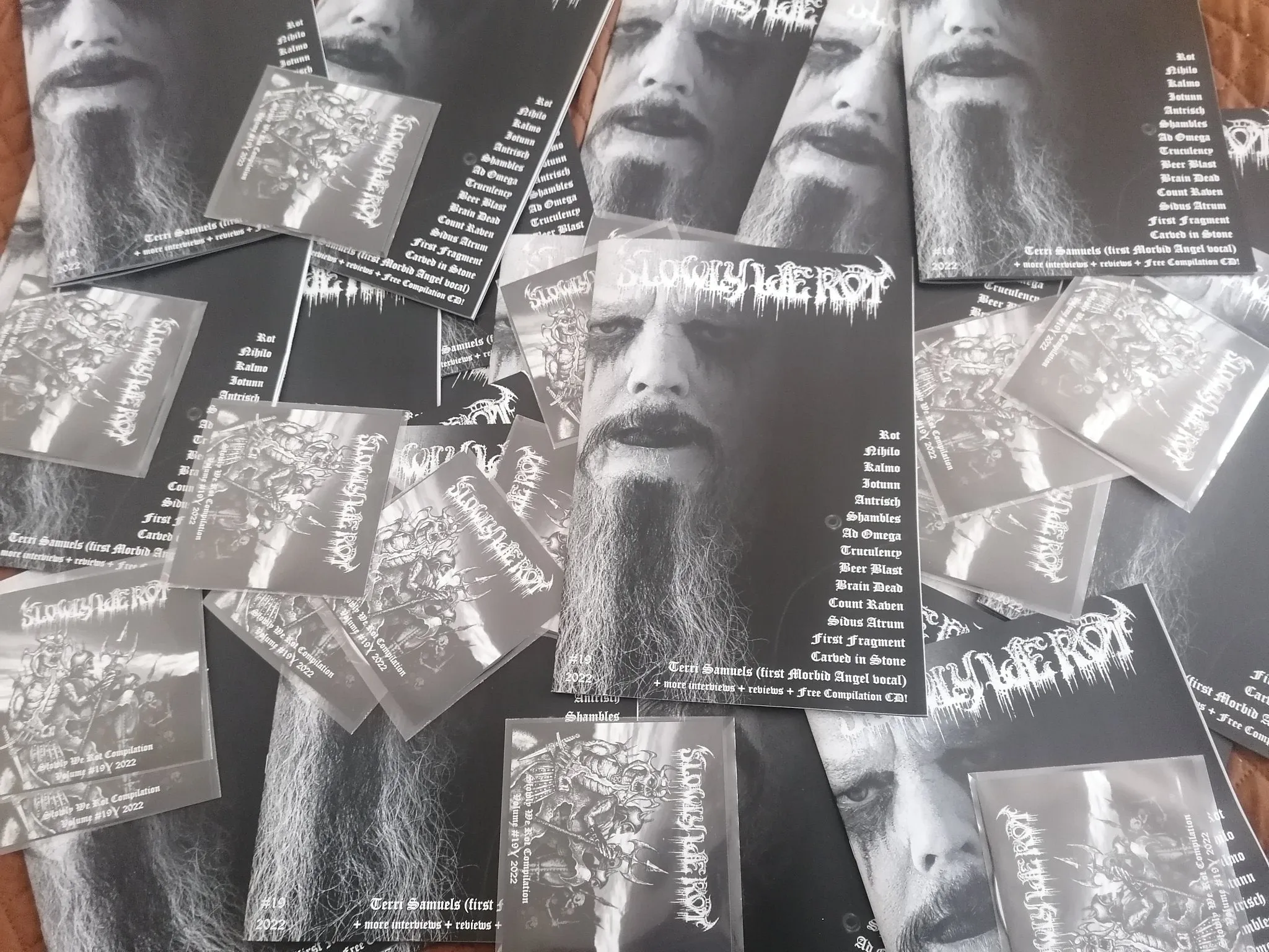 SLOWLY WE ROT Zine #19   CD
