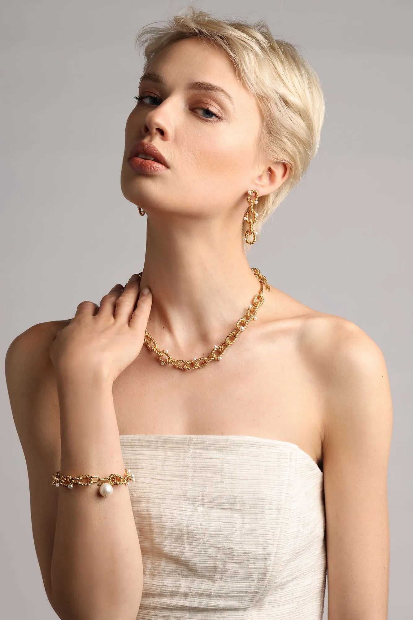 STATEMENT TWISTED LINK BRACELET WITH PEARL