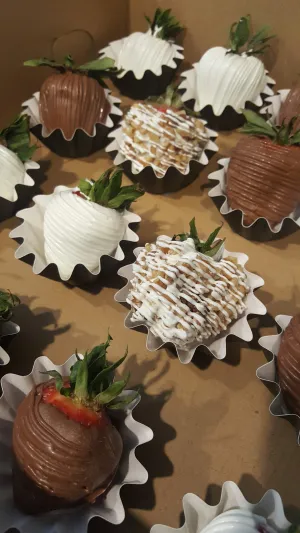 Strawberries - Chocolate Covered/Dipped Gourmet Box