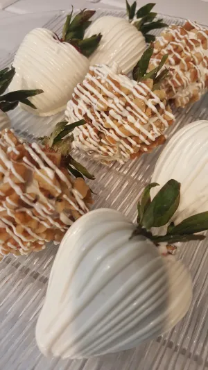 Strawberries - Chocolate Covered/Dipped Gourmet Box