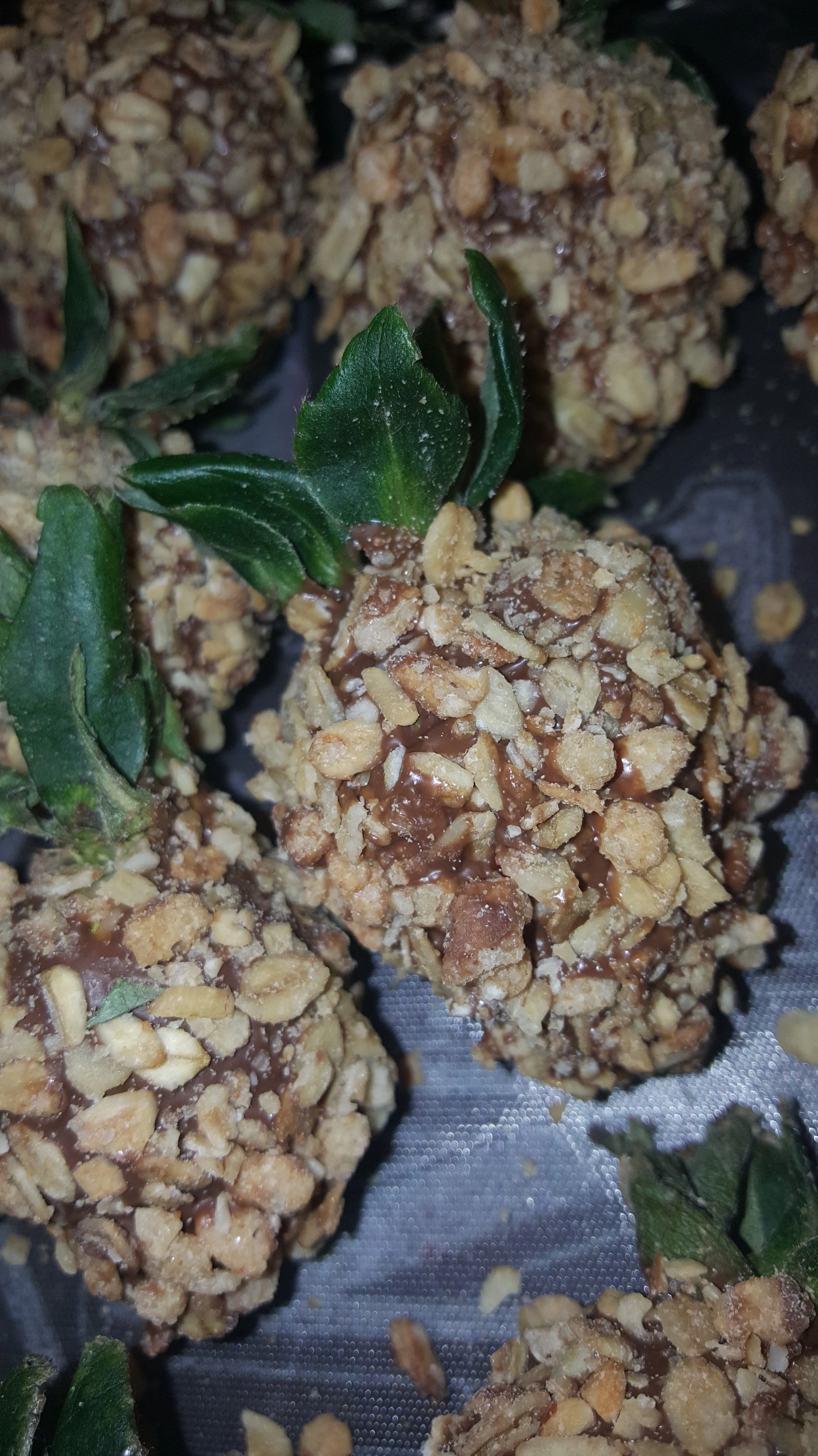 Strawberries - Chocolate Covered/Dipped (Granola)