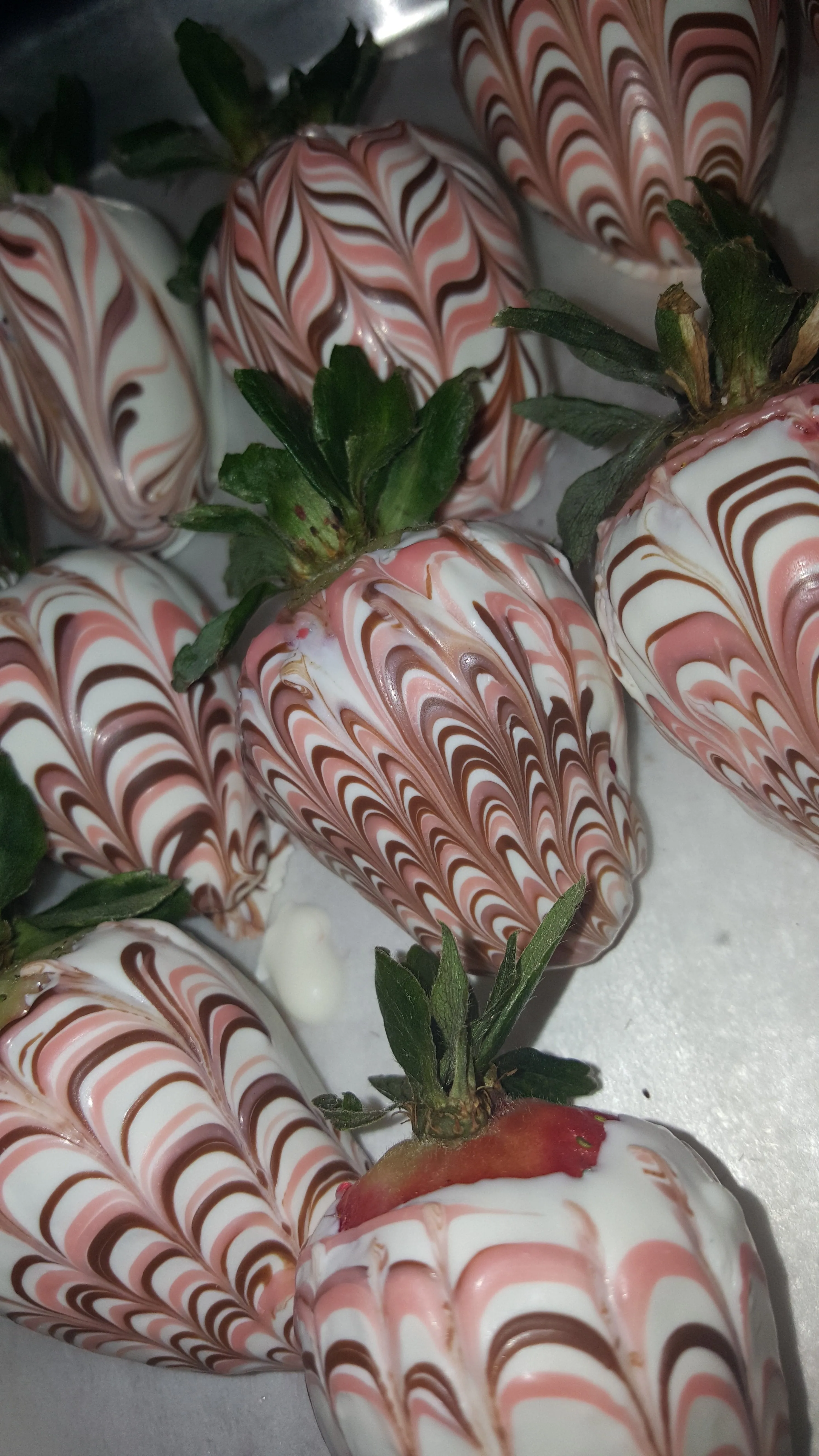 Strawberries - Chocolate Covered/Dipped (Marble)