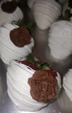 Strawberries - Chocolate Covered/Dipped