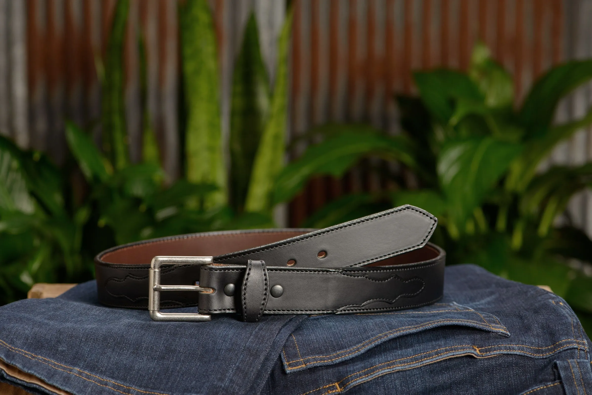 The Rockefeller: Black Stitched Oil Tanned With Scalloped Ends 1.50"