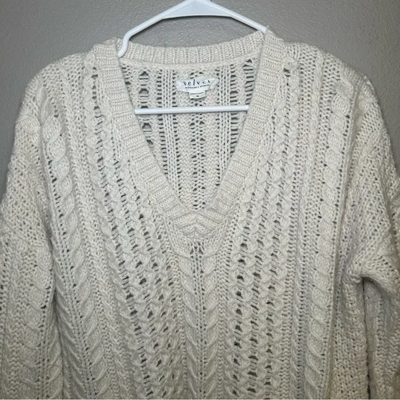 Velvet by Graham &amp; Spencer neutral wool blend cable knit sweater women sz medium